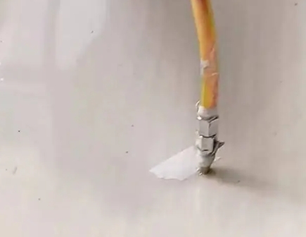 宿迁瓷砖空鼓维修公司专业解答在瓷砖铺贴过程中，如果使用的砂料过粗（如全部使用了粗砂），可能会导致以下问题